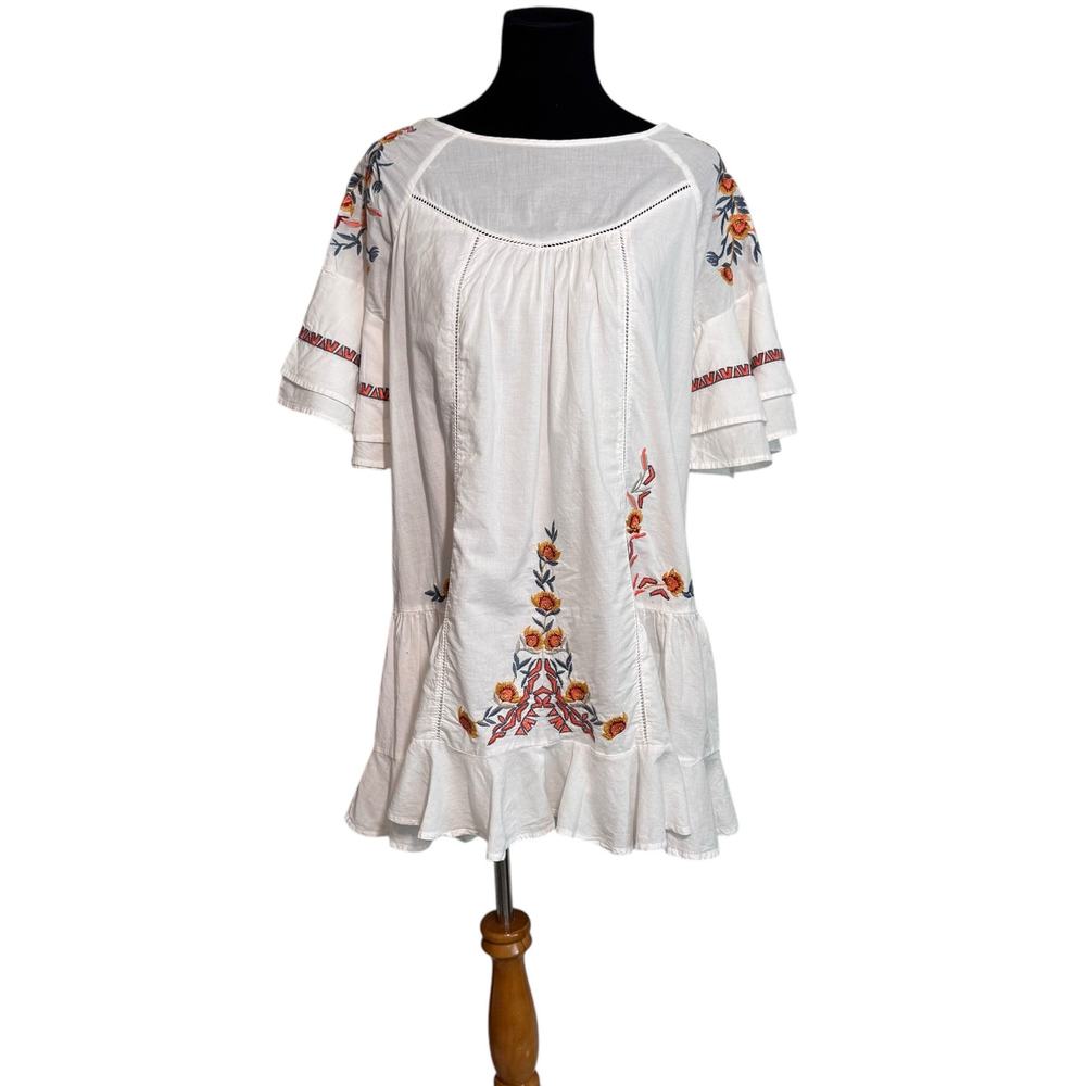Goodnight Macaroon‎ White Embroidered Dress Size LARGE Ruffle Floral